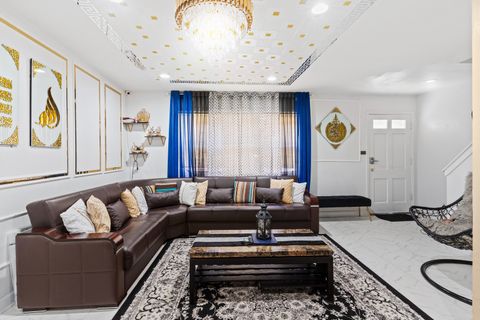 Tiny photo for 1723 W Thome Avenue, Chicago, IL 60660 (MLS # 12479600)