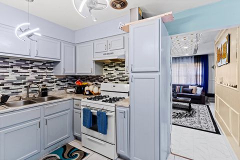 Tiny photo for 1723 W Thome Avenue, Chicago, IL 60660 (MLS # 12479600)