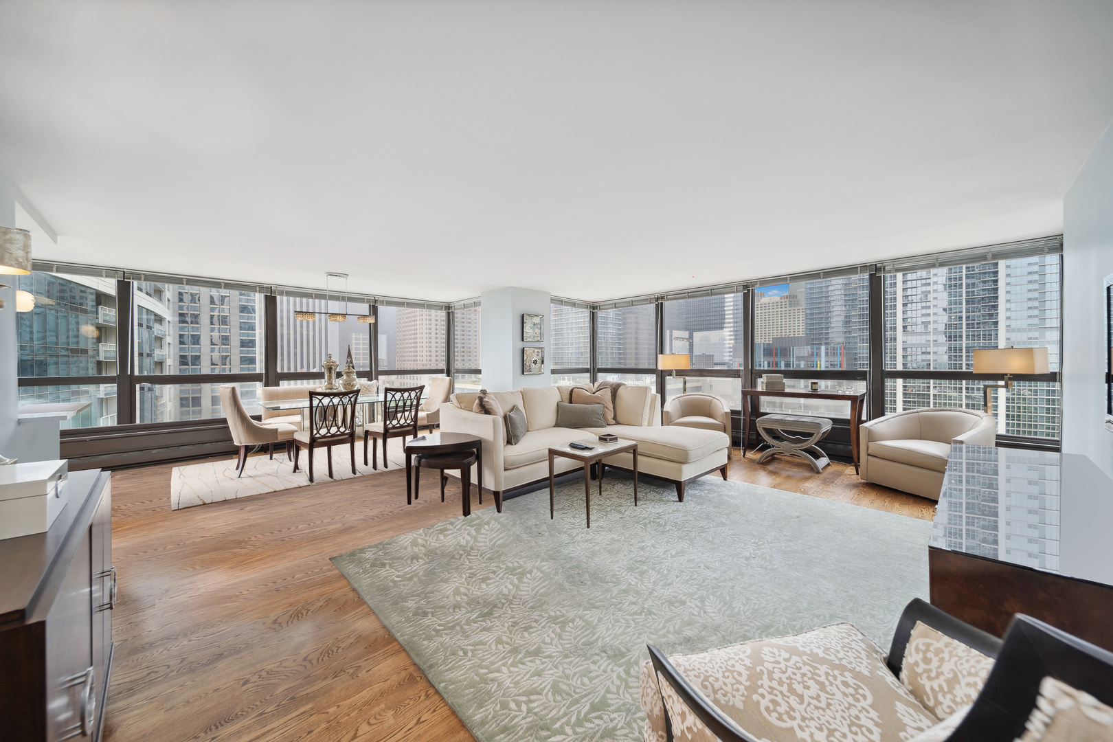 360 E Randolph Street 905