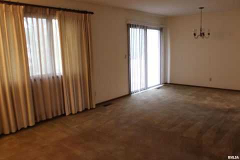 Tiny photo for 3542 CEDARVIEW Court #3542, Bettendorf, IA 52722 (MLS # QC4267037)