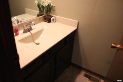 Tiny photo for 3542 CEDARVIEW Court #3542, Bettendorf, IA 52722 (MLS # QC4267037)