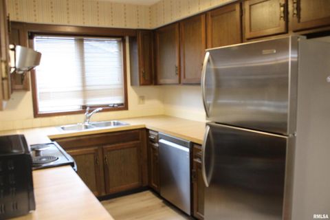 Tiny photo for 3542 CEDARVIEW Court #3542, Bettendorf, IA 52722 (MLS # QC4267037)