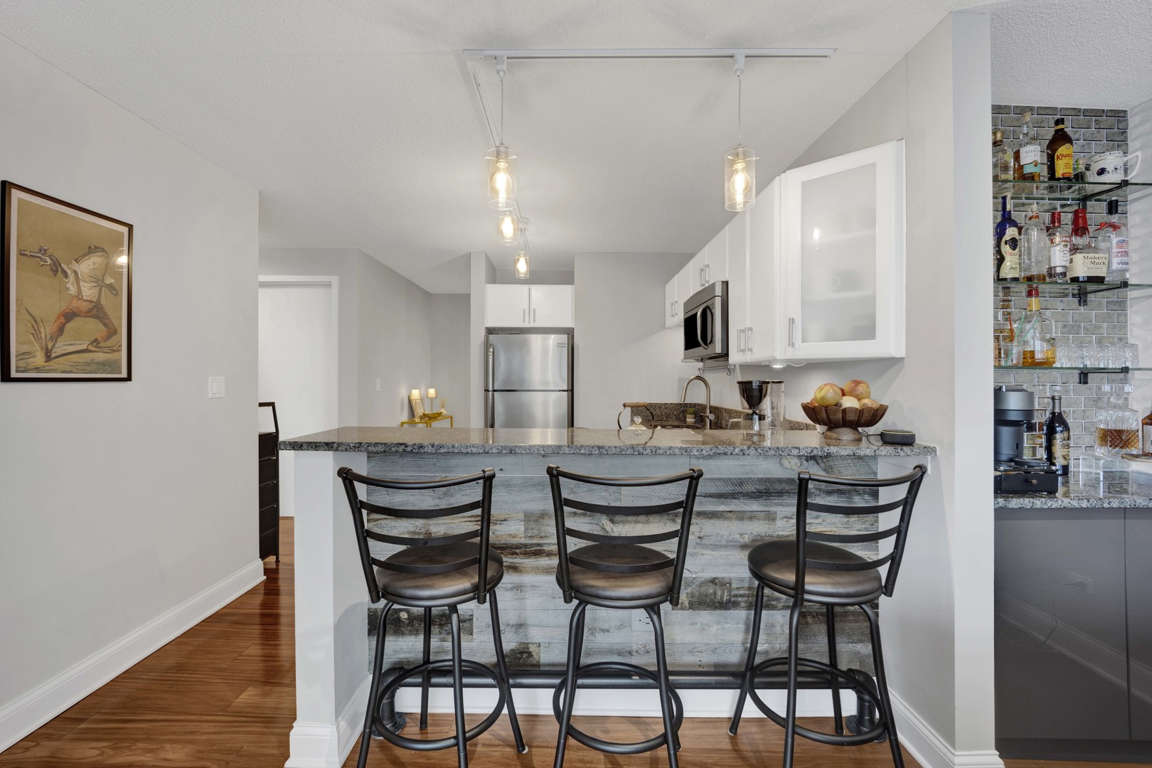 2 E ERIE Street 3714