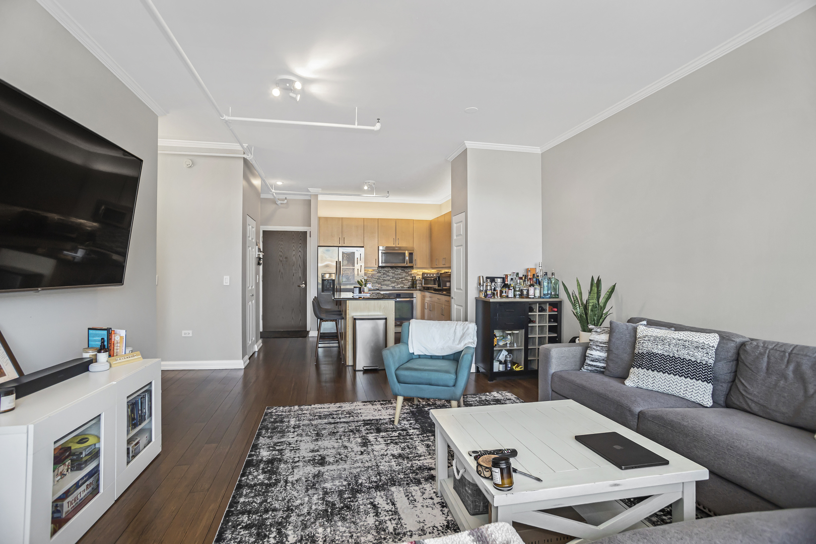 737 W Washington Boulevard 609