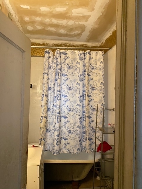 6030 S Winchester Avenue