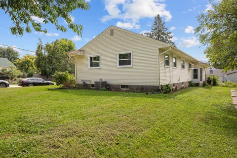 Tiny photo for 828 10th Street, Bettendorf, IA 52722 (MLS # 12768455)