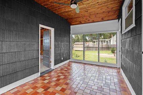 Tiny photo for 828 10th Street, Bettendorf, IA 52722 (MLS # 12768455)