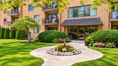 Photo of 1747 W Crystal Lane #301, Mount Prospect, IL 60056 (MLS # 12790099)
