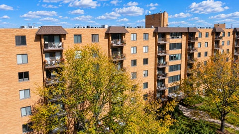 Tiny photo for 1747 W Crystal Lane #301, Mount Prospect, IL 60056 (MLS # 12790099)