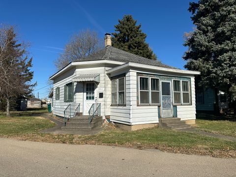 Photo of 904 E Bridge Street, Streator, IL 61364 (MLS # 12515128)