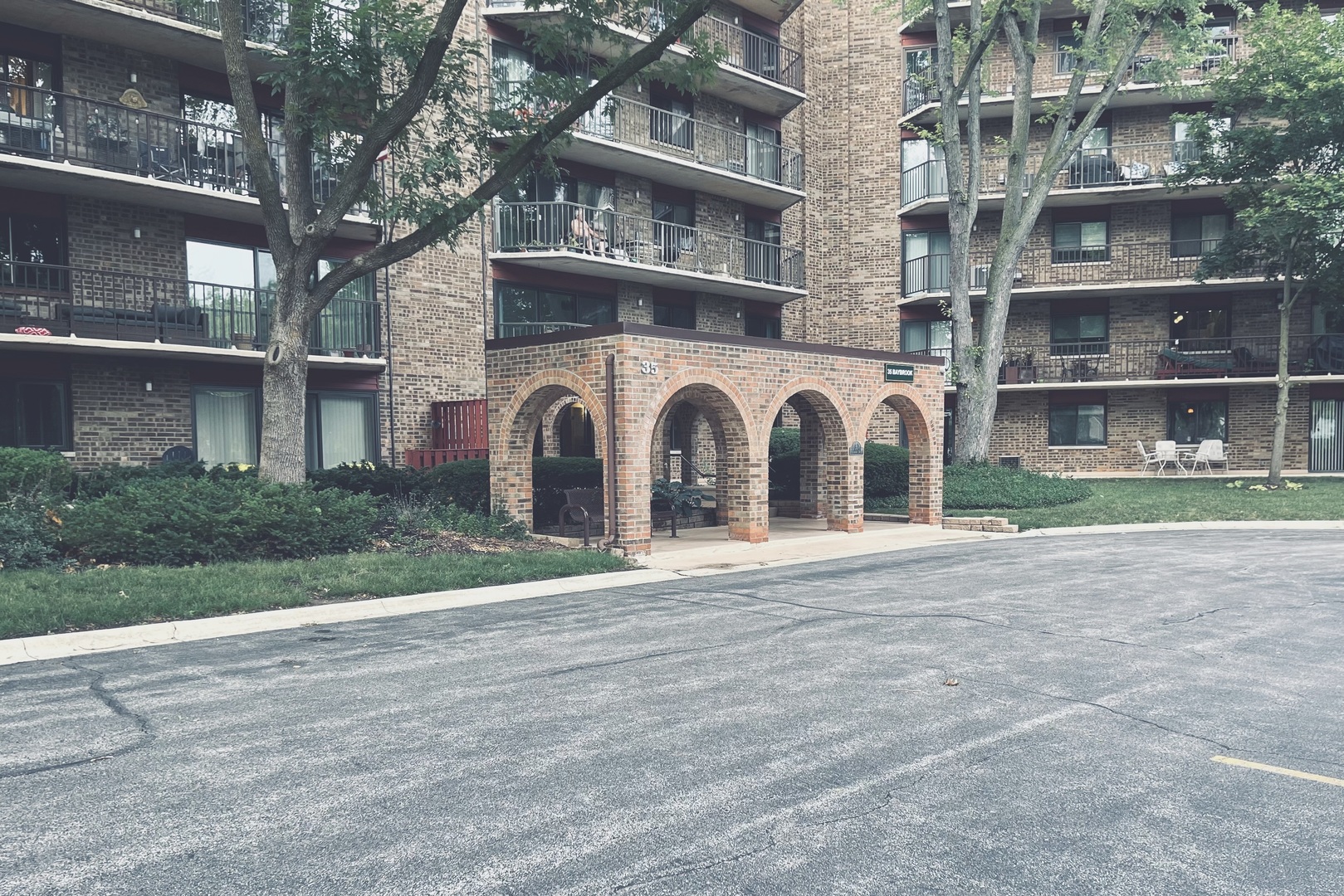 35 S Baybrook Drive 201