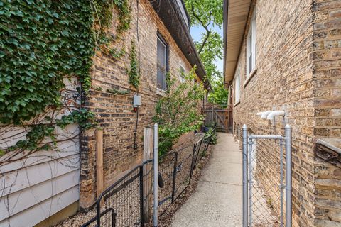 Tiny photo for 6141 N Maplewood Avenue, Chicago, IL 60659 (MLS # 12678479)