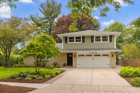Photo of 188 S Ellyn Avenue, Glen Ellyn, IL 60137 (MLS # 12641447)