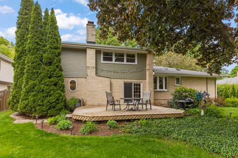 Tiny photo for 188 S Ellyn Avenue, Glen Ellyn, IL 60137 (MLS # 12641447)