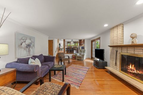 Tiny photo for 188 S Ellyn Avenue, Glen Ellyn, IL 60137 (MLS # 12641447)