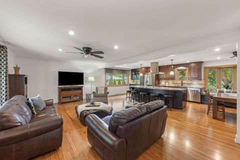 Tiny photo for 188 S Ellyn Avenue, Glen Ellyn, IL 60137 (MLS # 12641447)