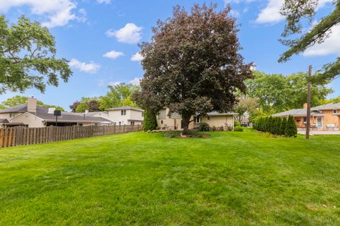 Tiny photo for 188 S Ellyn Avenue, Glen Ellyn, IL 60137 (MLS # 12641447)
