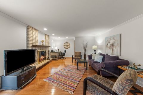 Tiny photo for 188 S Ellyn Avenue, Glen Ellyn, IL 60137 (MLS # 12641447)