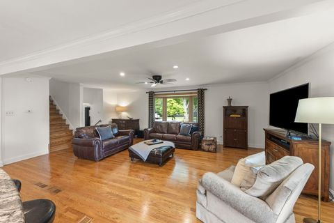 Tiny photo for 188 S Ellyn Avenue, Glen Ellyn, IL 60137 (MLS # 12641447)