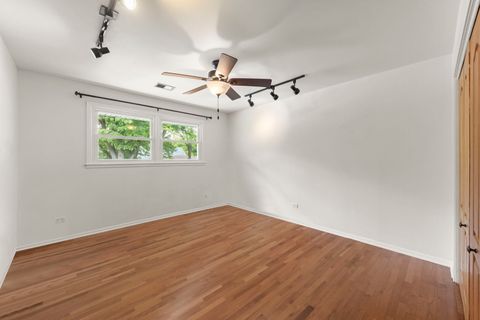 Tiny photo for 188 S Ellyn Avenue, Glen Ellyn, IL 60137 (MLS # 12641447)