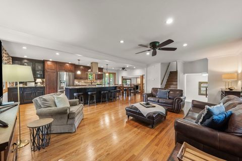 Tiny photo for 188 S Ellyn Avenue, Glen Ellyn, IL 60137 (MLS # 12641447)