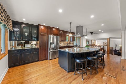 Tiny photo for 188 S Ellyn Avenue, Glen Ellyn, IL 60137 (MLS # 12641447)