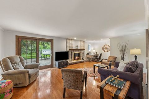Tiny photo for 188 S Ellyn Avenue, Glen Ellyn, IL 60137 (MLS # 12641447)