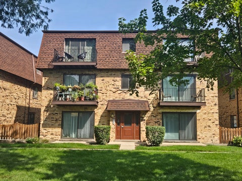 Photo of 9709 Bianco Terrace #E, Des Plaines, IL 60016 (MLS # 12764179)