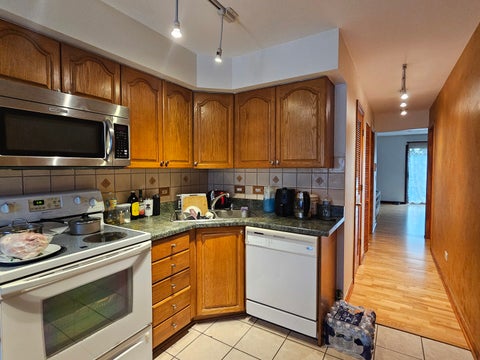 Tiny photo for 9709 Bianco Terrace #E, Des Plaines, IL 60016 (MLS # 12764179)