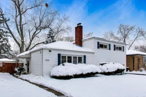 Tiny photo for 3206 Sunnyside Avenue, Brookfield, IL 60513 (MLS # 12525375)