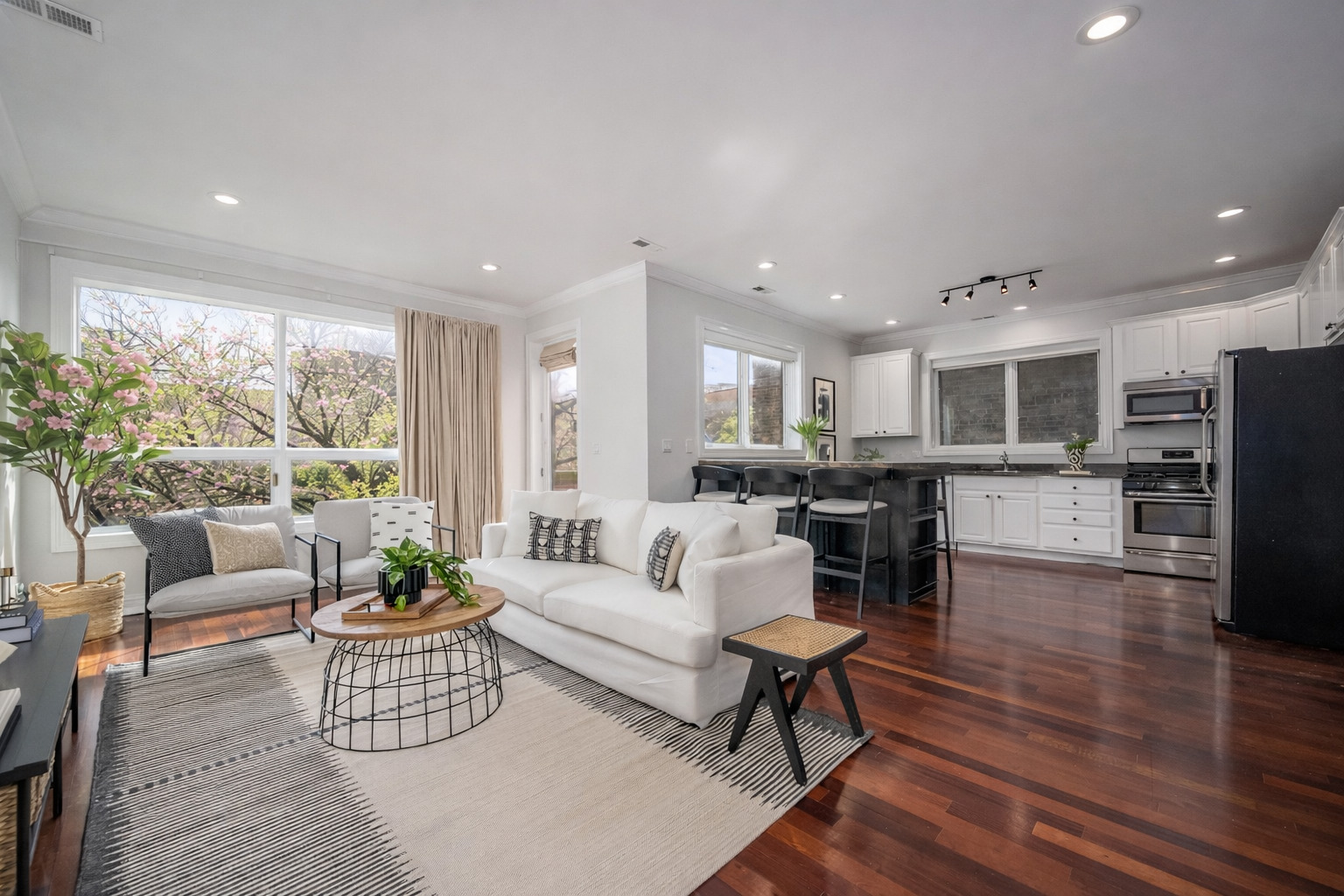 4648 N Winthrop Avenue 2A