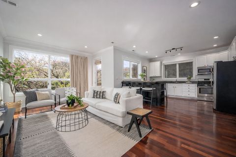 Tiny photo for 4648 N Winthrop Avenue #2A, Chicago, IL 60640 (MLS # 12589862)