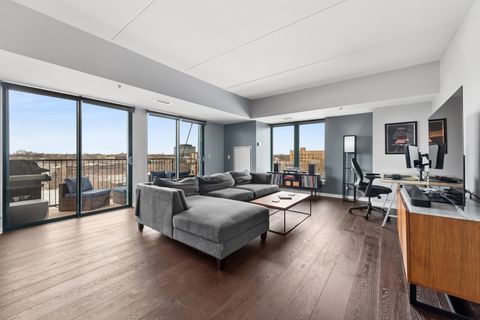 Tiny photo for 4848 N SHERIDAN Road #605, Chicago, IL 60640 (MLS # 12582122)