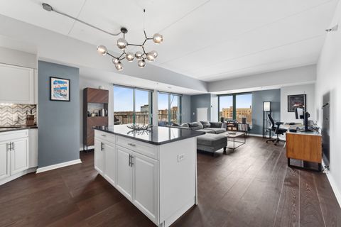 Tiny photo for 4848 N SHERIDAN Road #605, Chicago, IL 60640 (MLS # 12582122)