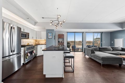 Tiny photo for 4848 N SHERIDAN Road #605, Chicago, IL 60640 (MLS # 12582122)