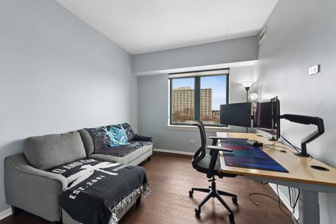 Tiny photo for 4848 N SHERIDAN Road #605, Chicago, IL 60640 (MLS # 12582122)