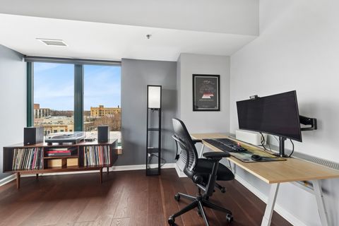 Tiny photo for 4848 N SHERIDAN Road #605, Chicago, IL 60640 (MLS # 12582122)