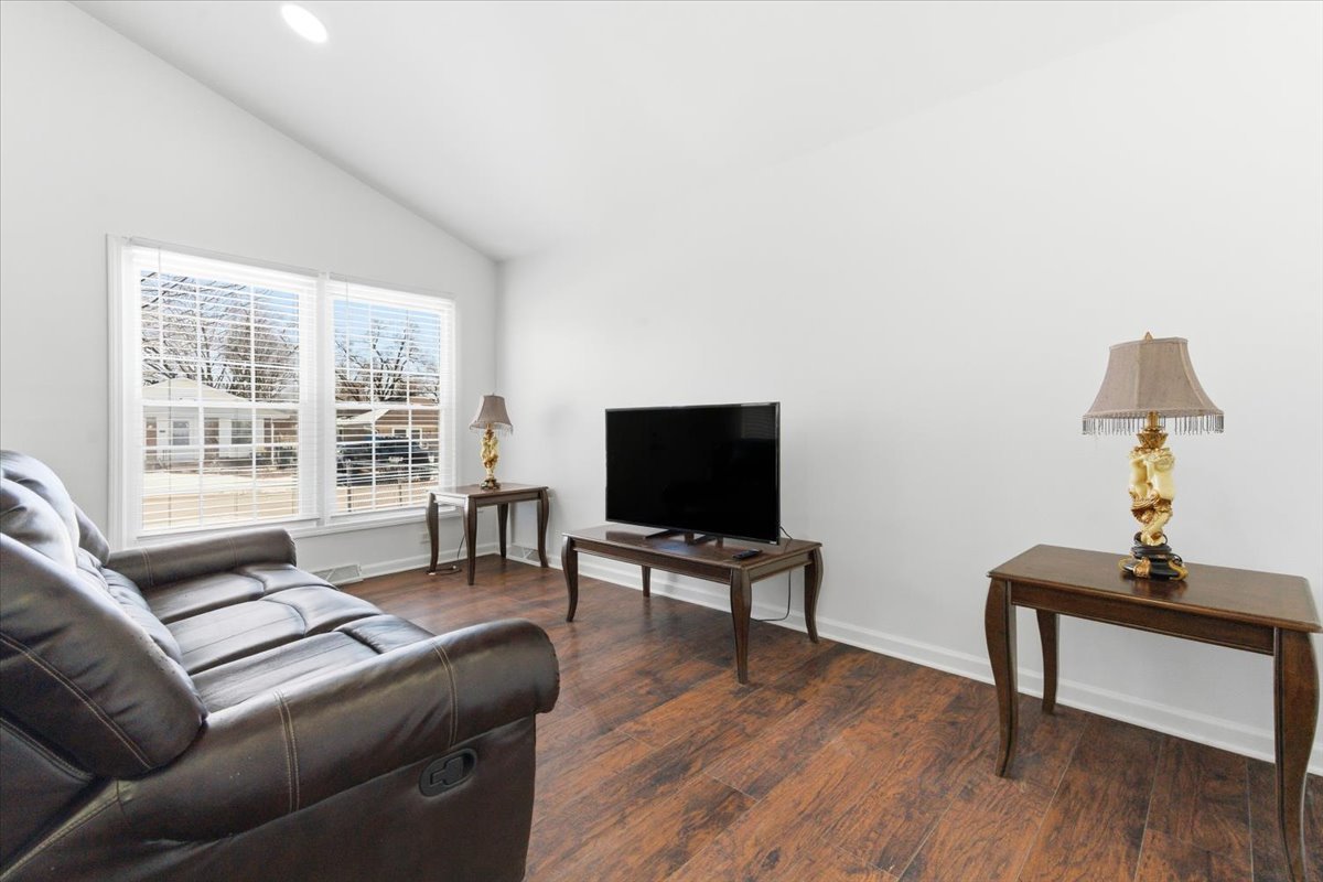 1526 Ridgeway Avenue