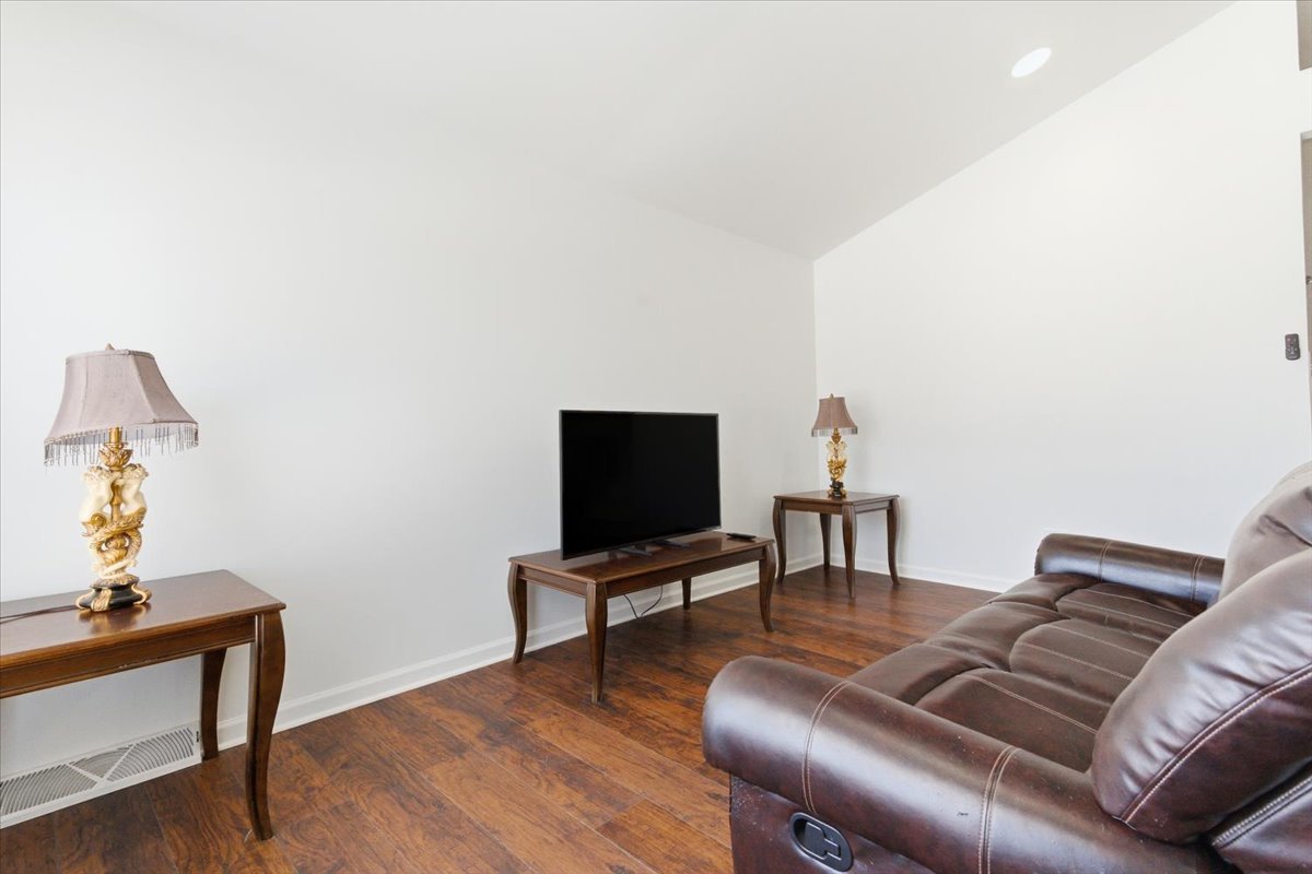 1526 Ridgeway Avenue