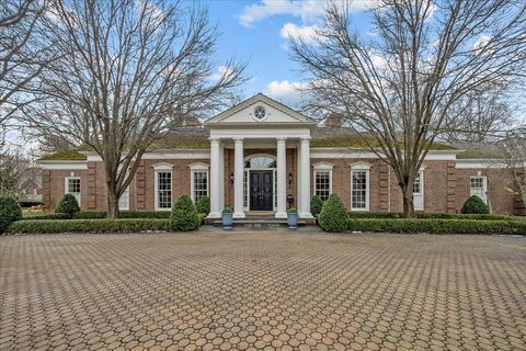 675 E Woodland Road Lake Forest IL 60045