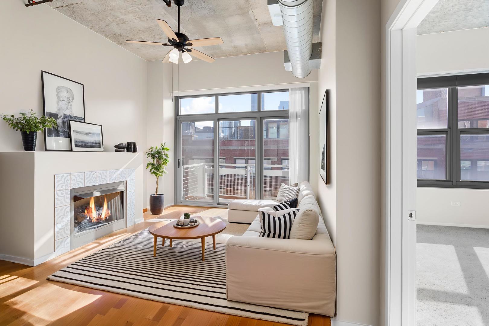 933 W Van Buren Street 803