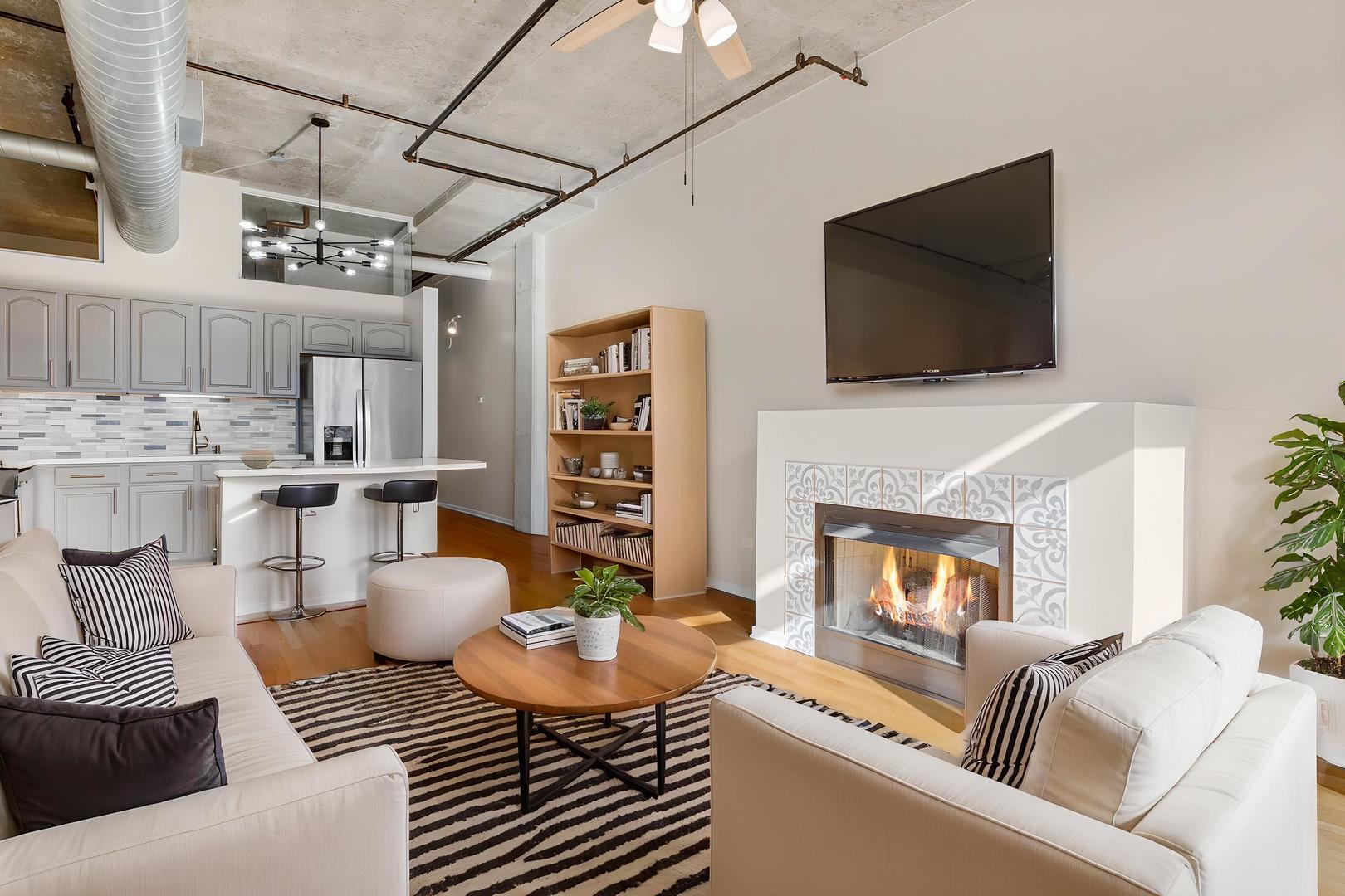 933 W Van Buren Street 803