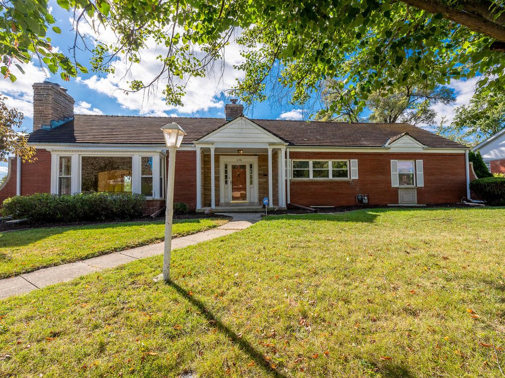 Photo for 258 W Highland Drive, Chicago Heights, IL 60411 (MLS # 12492139)