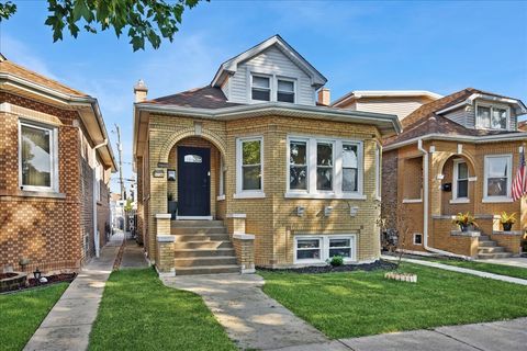 Photo of 5736 W Roscoe Street, Chicago, IL 60634 (MLS # 12435877)