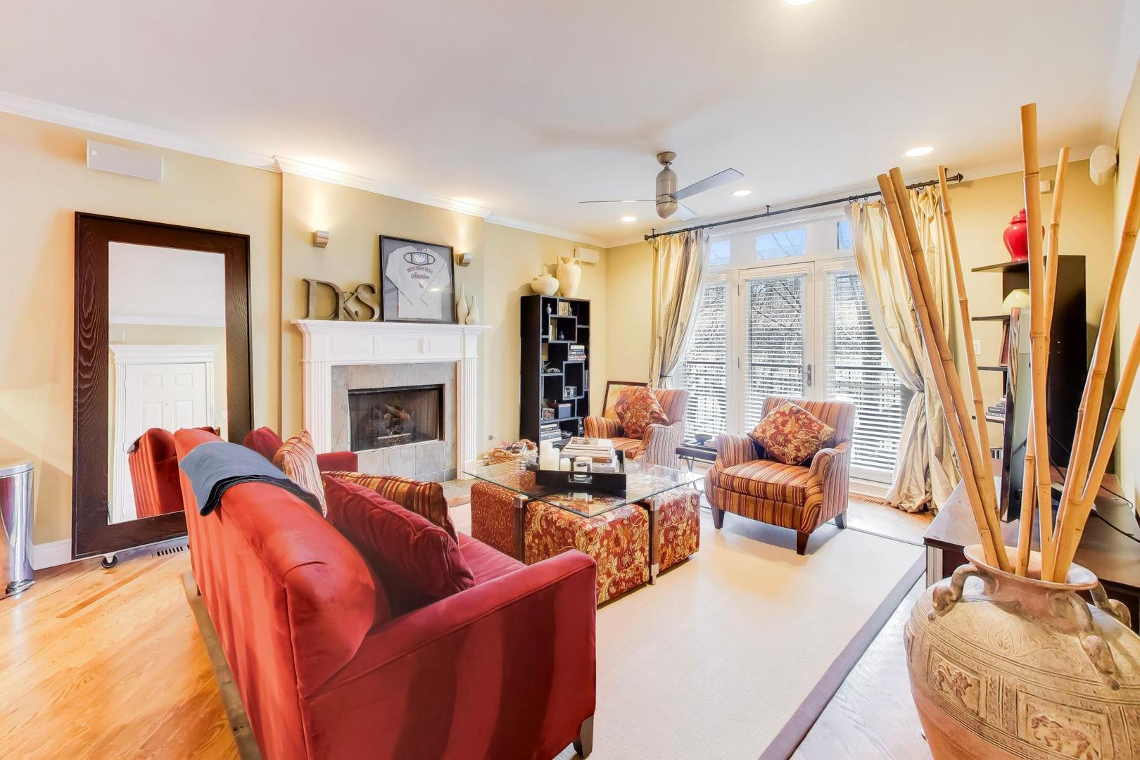 5526 N Winthrop Avenue 2N