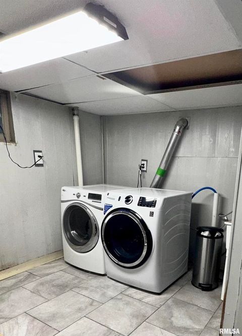 Tiny photo for 1611 25TH Street, Moline, IL 61265 (MLS # QC4269956)