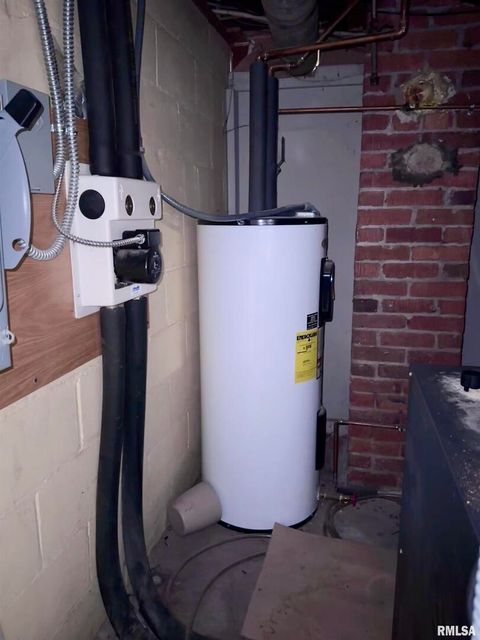 Tiny photo for 1611 25TH Street, Moline, IL 61265 (MLS # QC4269956)