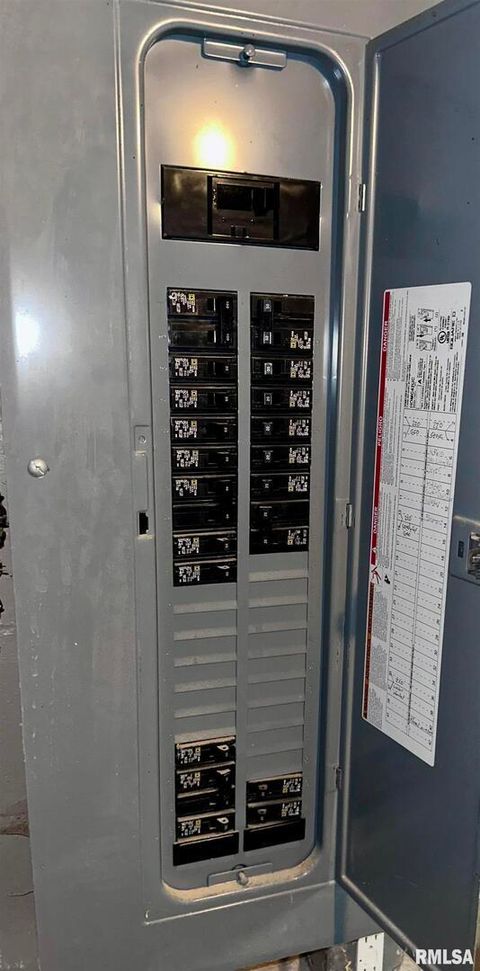 Tiny photo for 1611 25TH Street, Moline, IL 61265 (MLS # QC4269956)