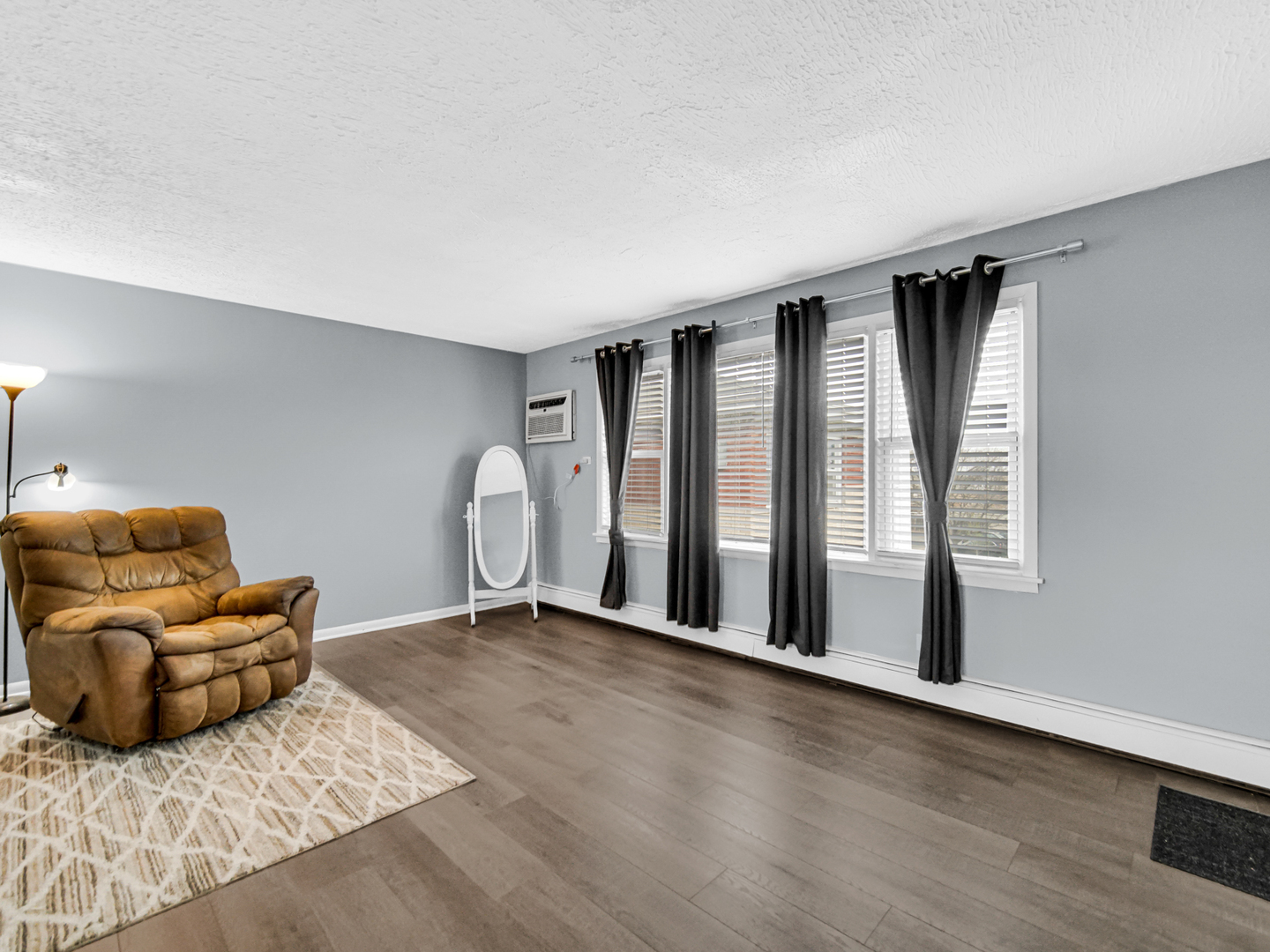 6939 S Pulaski Road D3