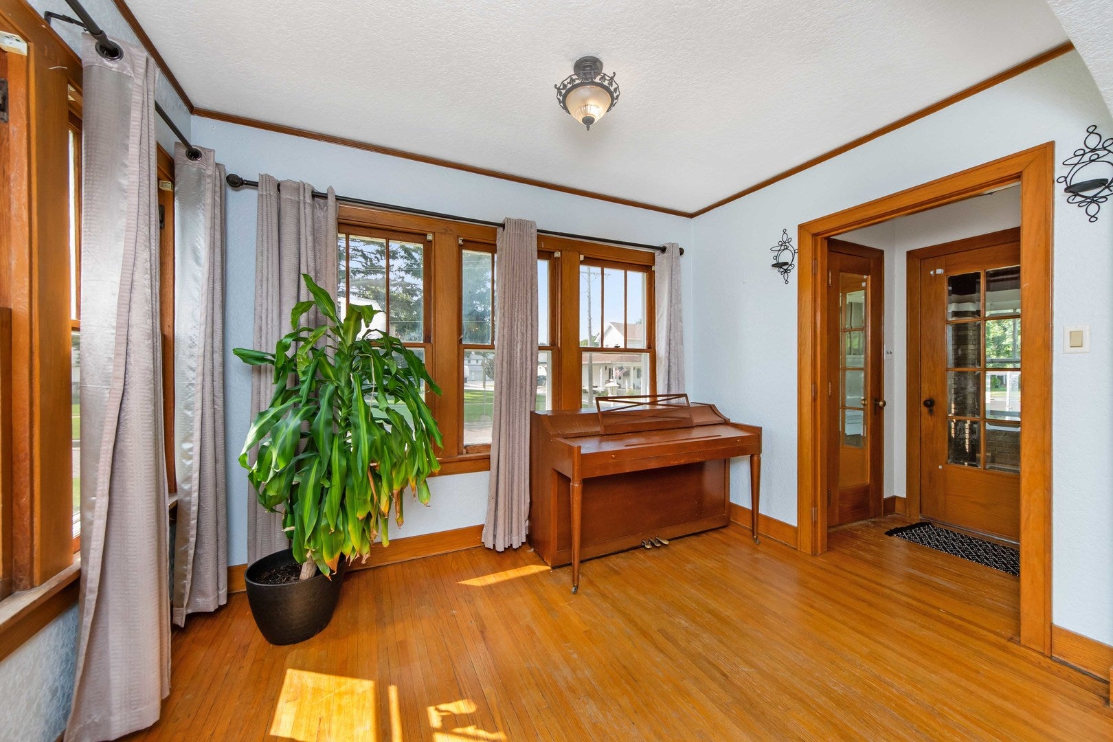 312 W Fifth Street